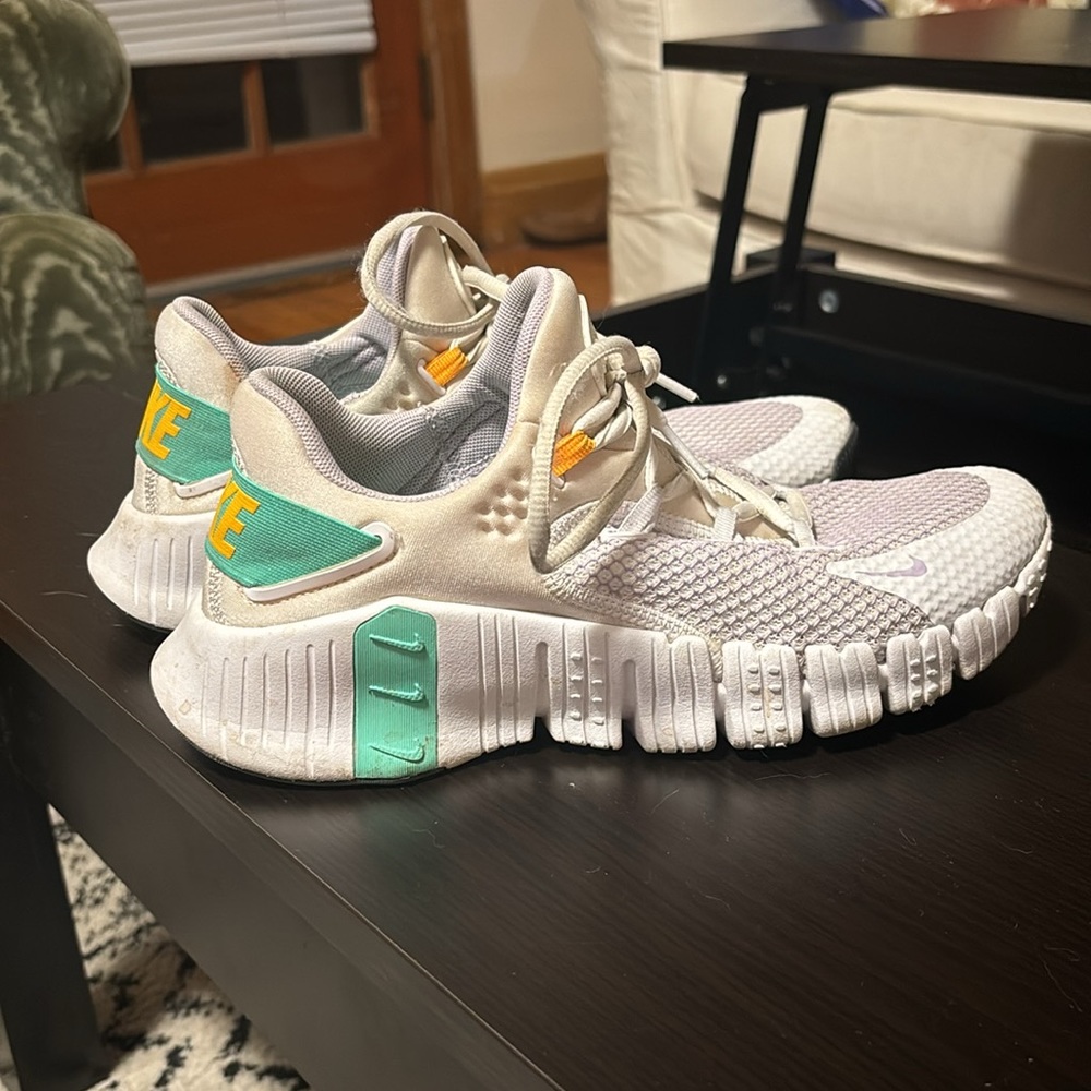 Nike Women’s Free Metcon 4 Sneakers